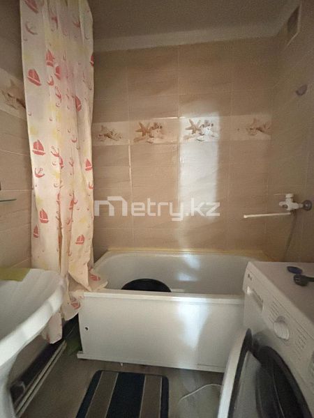 2 к.кв., 8 мкр Алтай 1 эт